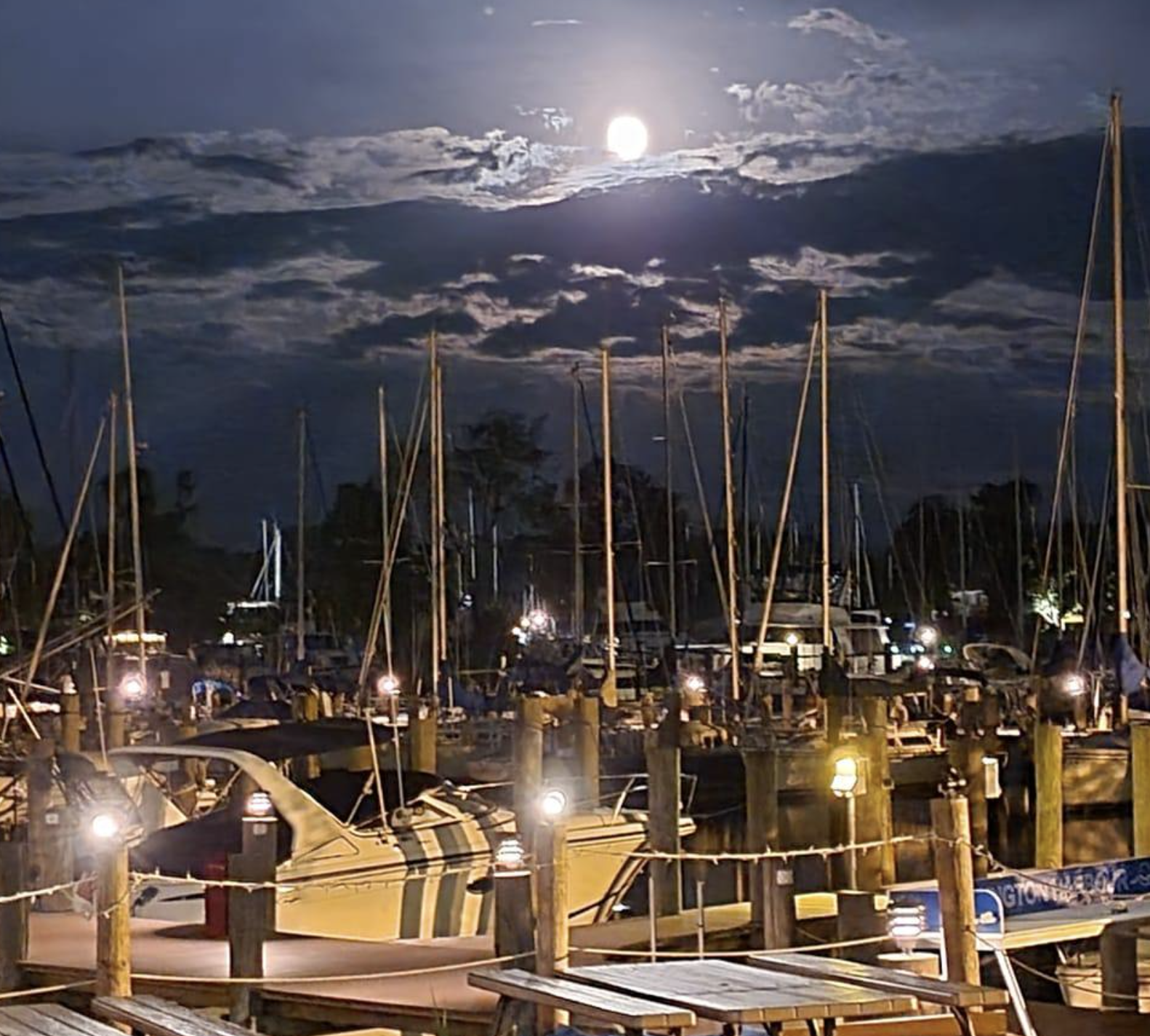 Dockside Restaurant & Sports Bar