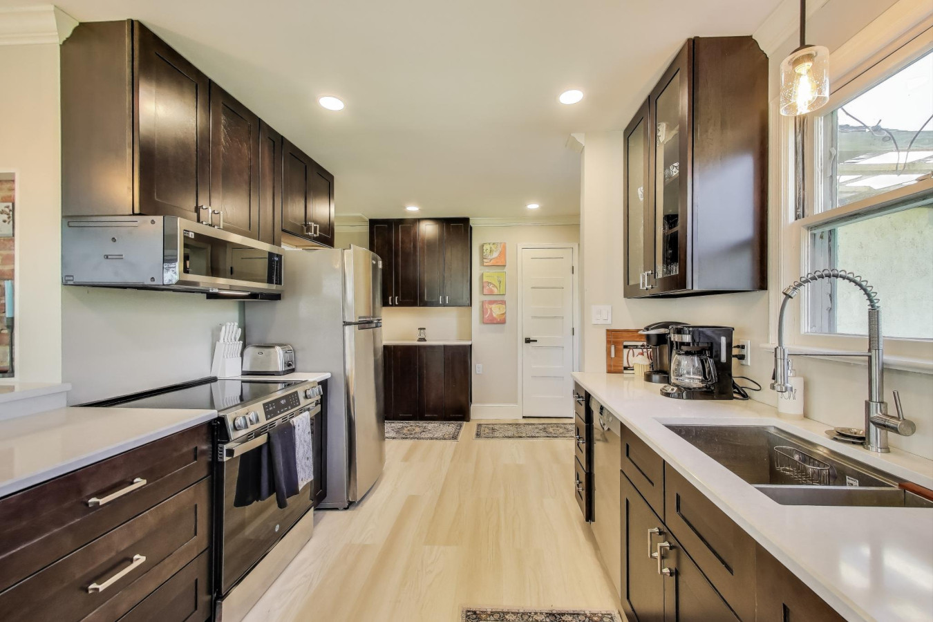 The Cottage Redesign: A Cozy Waterfront Makeover You’ll Love